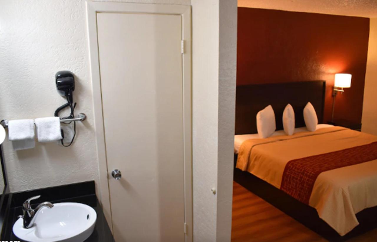 Red Roof Inn San Antonio Northeast - Rittiman Rd Εξωτερικό φωτογραφία