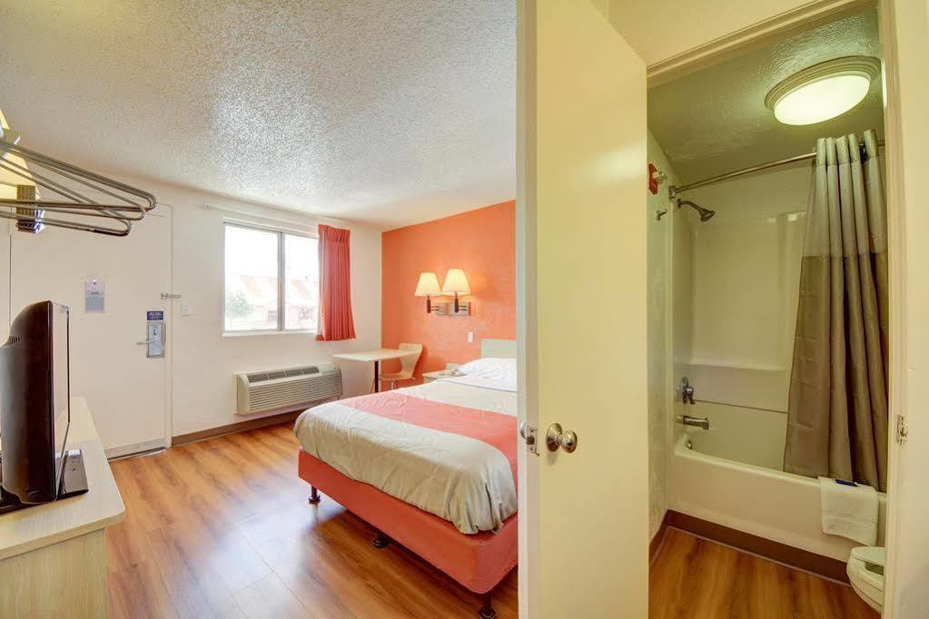 Red Roof Inn San Antonio Northeast - Rittiman Rd Εξωτερικό φωτογραφία