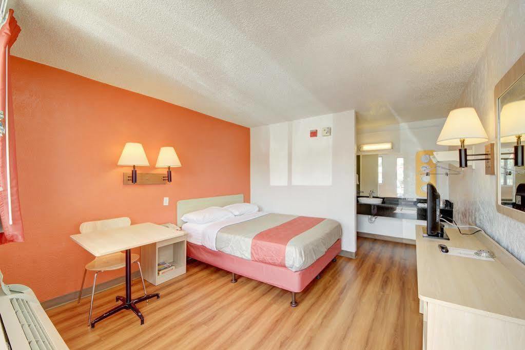 Red Roof Inn San Antonio Northeast - Rittiman Rd Εξωτερικό φωτογραφία