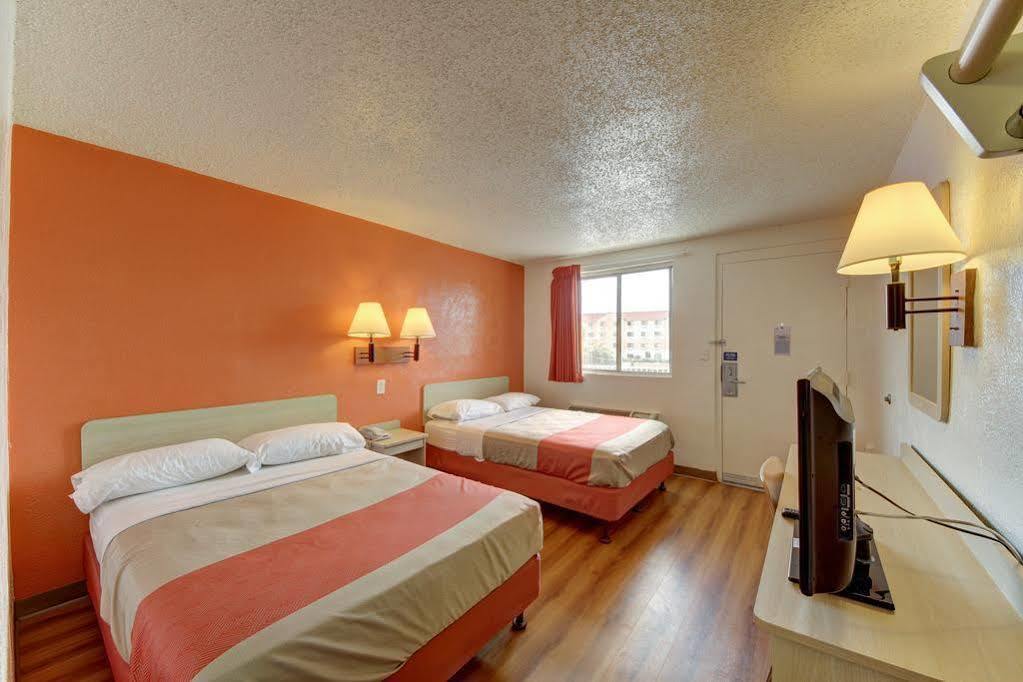 Red Roof Inn San Antonio Northeast - Rittiman Rd Εξωτερικό φωτογραφία